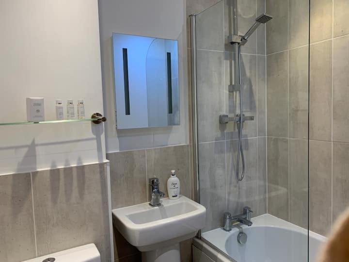Modern City Centre Apartment Portsmouth Exteriör bild